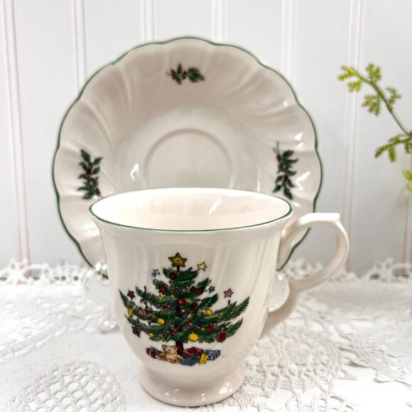 Nikko Happy Holidays 4 Coffee/Tea Cups Saucers Footed Swirl Christmas Tree - Picture 10 of 12